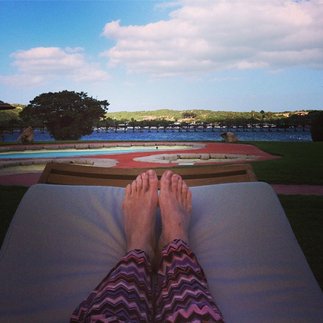 Feet of Yvonne Sciò