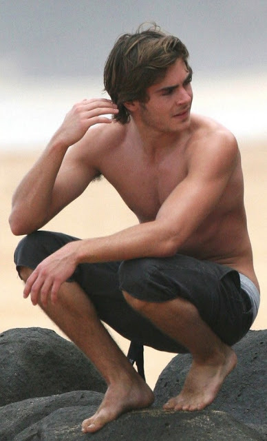 [IMAGE:https://pics.wikifeet.com/Zac-Efron-Feet-2926096.jpg]