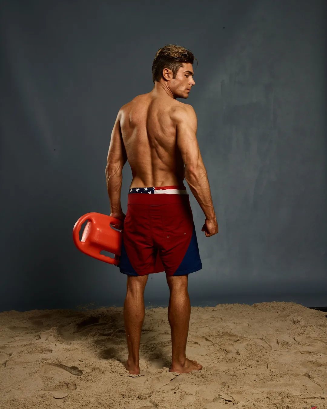 [IMAGE:https://pics.wikifeet.com/Zac-Efron-Feet-6809935.jpg]