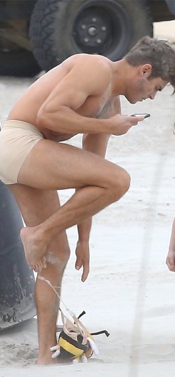 [IMAGE:https://pics.wikifeet.com/Zac-Efron-Feet-6976548.jpg]